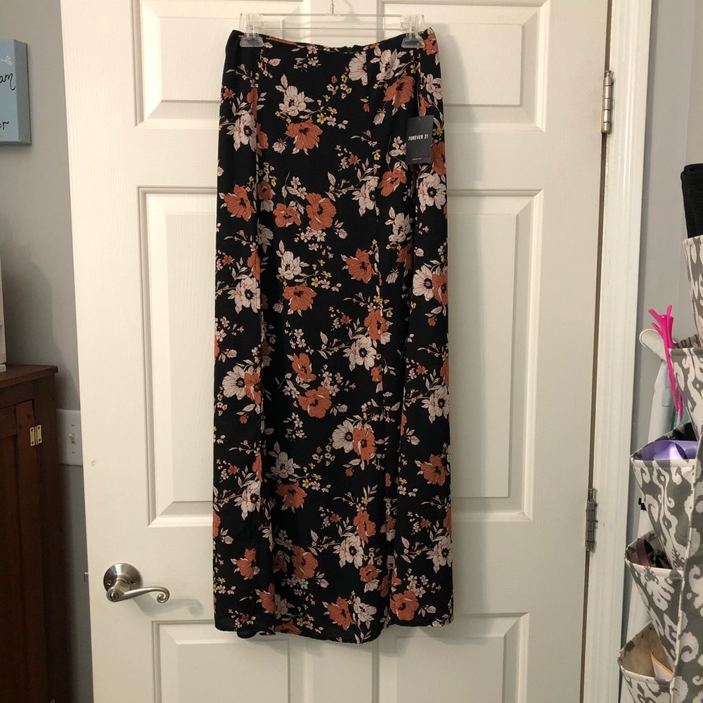 NWT Long Black/ Rose skirt Size M Forever 21